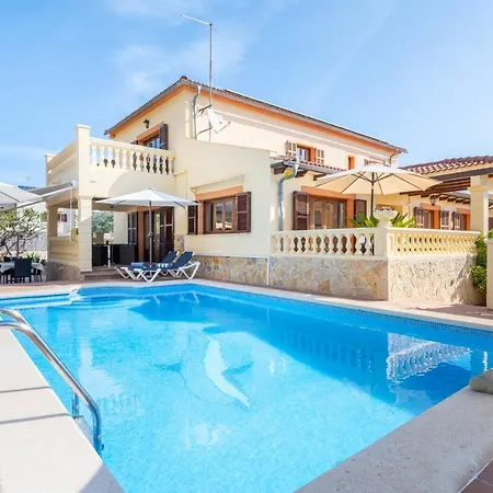 Manrique Villa *